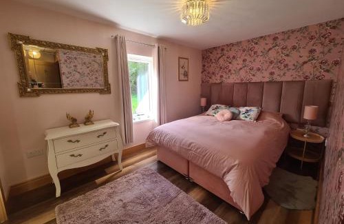 Rowrah House | Experience Nature at The Nest: Guest Rated 10/10 Retreat
