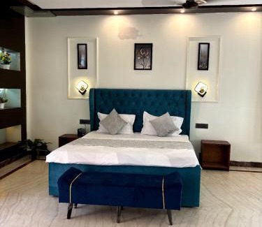 DLF Phase 3 Hotel | The Nest - Chill Place