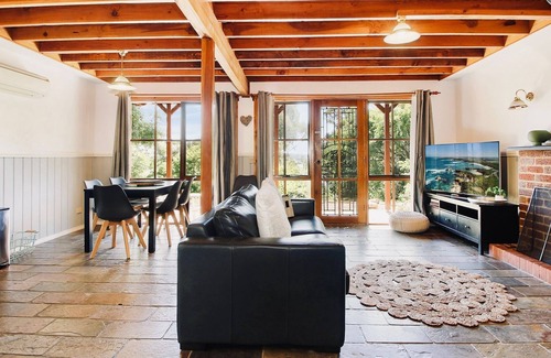 Beechworth House | Pet-Friendly Escape: The Nest in Beautiful Beechworth