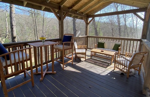 Mount Jackson Cabin | The Nest - Cozy and Peaceful Mountain Retreat