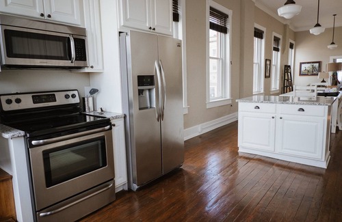 Henderson Apartment | Discover The Nest - Spacious Loft with Kitchen in Henderson