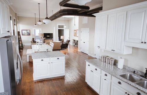 Henderson Apartment | Discover The Nest - Spacious Loft with Kitchen in Henderson