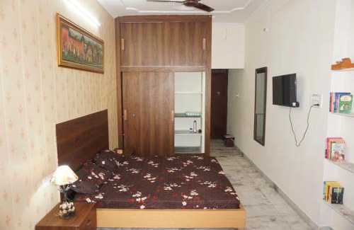 Vaishali Nagar Apartment | Explore The Nest: 4-Star Stay for Families & Pets