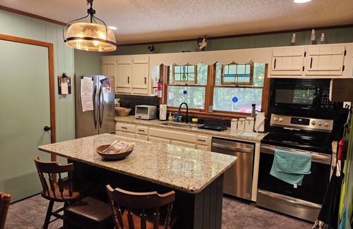 Unaka Cabin | Discover The Nest in Bear Paw: Family-Friendly Retreat
