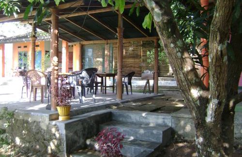 Mahiyanganaya House | Cozy Nest: Guest Rated 9/10 with Fireplace & Kitchen