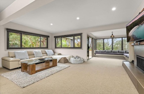 Vincentia House | Discover The Nest on Collingwood with Oceanfront Views