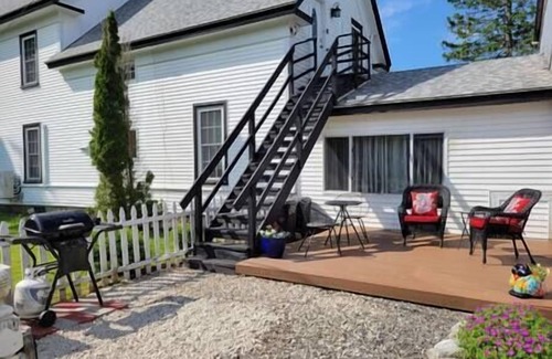 Searsport Apartment | Coastal Retreat: One-Bed Apt with Ocean View & Private Patio