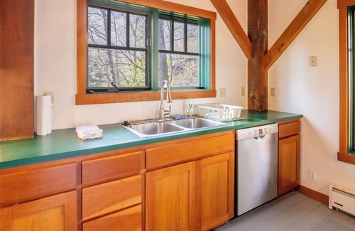 Yachats Cabin | Serene Retreat at The Nest - Quiet Water Cabin Awaits