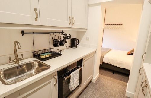 Bawtry Cottage | Discover The Nest: Romantic Cottage with Cozy Kitchen