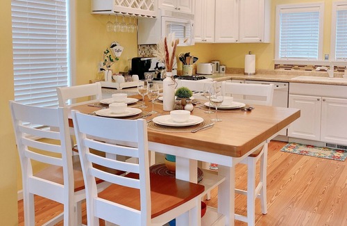 South Haven House | Ideal Nest: Steps to Beach, Park & Downtown Fun