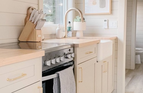 Sumas Prairie Cottage | Private Retreat at The Nest TINY HOME with Beautiful Views