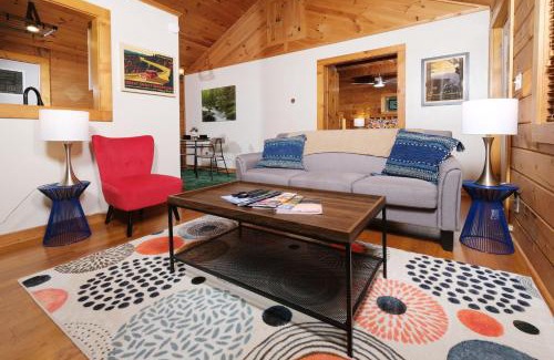 Gatlinburg - Pigeon Forge Villa | Cozy Retreat at The Nest with Hot Tub & Family Friendly Fun