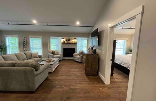 Mystic - New London House | Inviting Net Loft of Stonington: Rated 10/10 with Breakfast