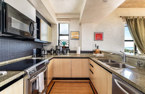 South Beach Apartment | Top-Rated Netherland R5F: Ocean Views & Park Access