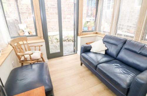 Quarnford House | Pet-Friendly Retreat at The Netty - A Great Value Stay!