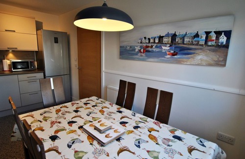 Anstruther Apartment | Bright Neuk: Coastal Apartment with Family & Pet-Friendly Perks