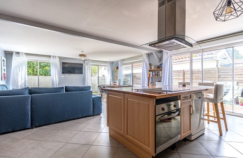 Le Barp House | Relax in The New Barp - Family-Friendly Pet Retreat