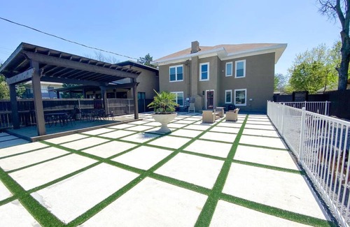 Lower Greenville Apartment | Contemporary Studio in Lower Greenville - Pet Friendly Retreat