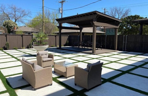 Lower Greenville Apartment | Contemporary Studio in Lower Greenville - Pet Friendly Retreat