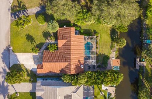 Palm River Estates Villa | Discover The New Diamond in Naples: 4-Star Guest Rated