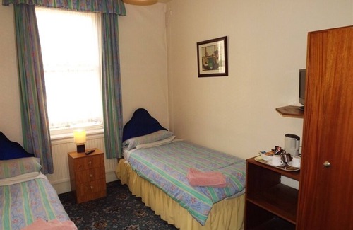 Malton Hotel | Welcoming Stay at The New Globe Inn with Breakfast Included