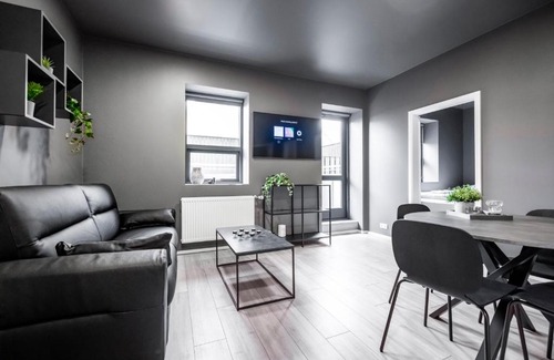 Vestmannaeyjar Apartment | Discover The New Post Office: Family-Friendly Retreat
