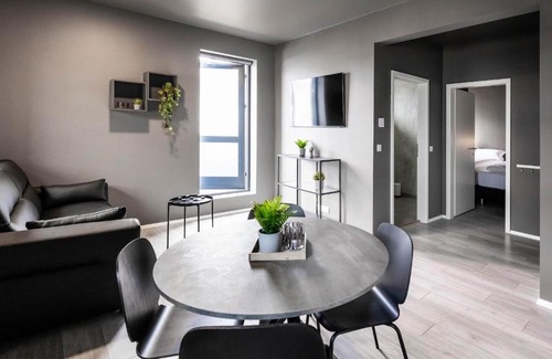 Vestmannaeyjar Apartment | Discover The New Post Office: Family-Friendly Retreat