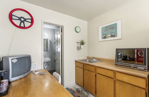 Moreno Valley Apartment | Guest Rated: 9.8 - New Star Motel with Studio Kitchens