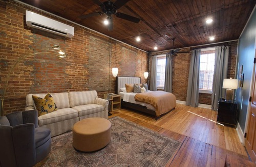 Laurel Hotel | Book Your Stay at The Buzzard's Roost Inn: 9.8 Rated Rooms