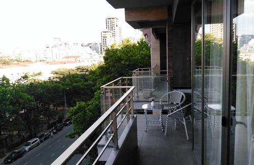 Tsqneti Apartment | Modern Apartment in Tbilisi with Breakfast & Kitchen Access