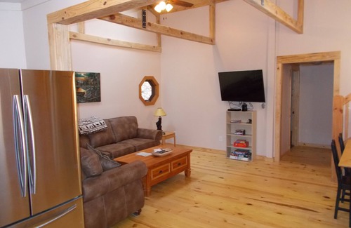 Rising Fawn Cabin | Cozy Treehouse Cabin with Breathtaking Views & Hot Tub