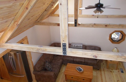 Rising Fawn Cabin | Cozy Treehouse Cabin with Breathtaking Views & Hot Tub
