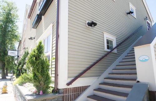 Yachting Village Apartment | Guest Rated 10/10: The Newport Lofts with Hot Tub Access