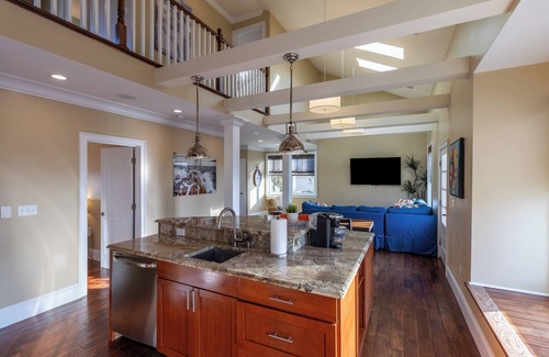 Yachting Village House | Experience Oceanfront Bliss at The Newport Lofts