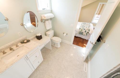 Yachting Village Apartment | Explore The Newport Lofts: Family-Friendly Getaway