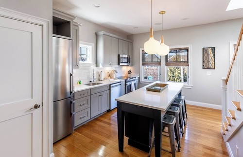 Fifth Ward House | Unmatched Comfort at The Newport Lofts with Ocean Views