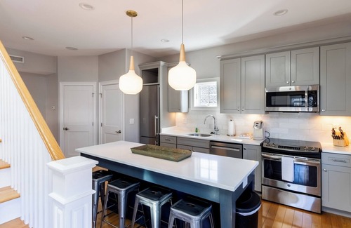 Fifth Ward House | Unmatched Comfort at The Newport Lofts with Ocean Views