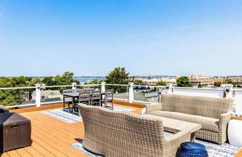 Fifth Ward House | Oceanfront Retreat at The Newport Lofts – 4-Star Comfort