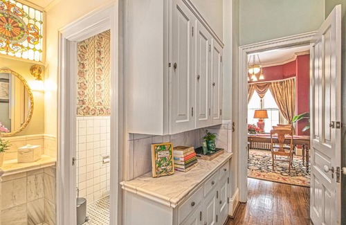 Ypsilanti Bed & Breakfast | Guest Rated: The Newton of Ypsilanti with Breakfast Included