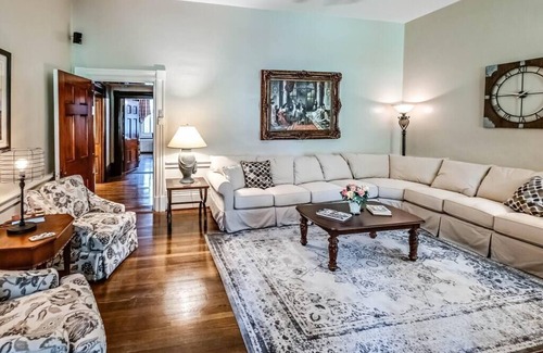 Tazewell House | Explore The Litz Mansion: Nicketti Johnston Room Awaits