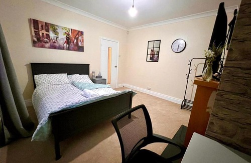 Kearsley House | Budget-Friendly Stays at The Nights Away - 8/10 Rating!