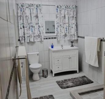 Newcastle House | Top-Rated Family-Friendly Stay at The Noble Dew Guest House