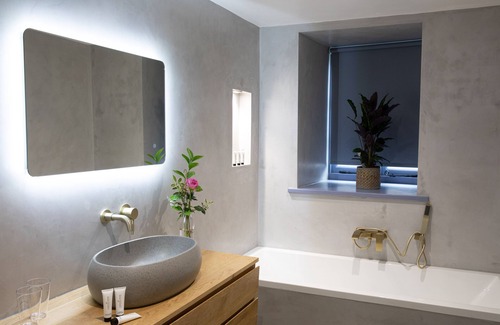 Wincanton Hotel | Experience The Nog Inn: Guest Rated 9.8 with Spa & Dining