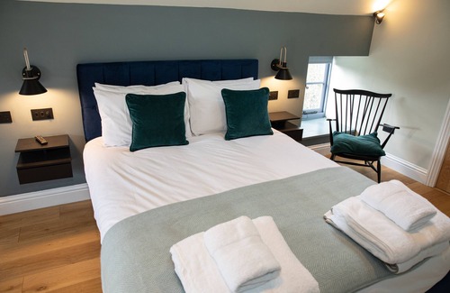 Wincanton Hotel | Experience The Nog Inn: Guest Rated 9.8 with Spa & Dining