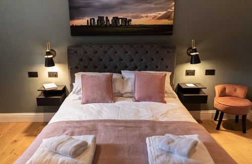 Wincanton Hotel | Experience The Nog Inn: Guest Rated 9.8 with Spa & Dining