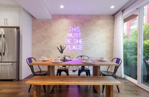 Marda Loop House | Stylish Retreat with Private Rooftop in Marda Loop