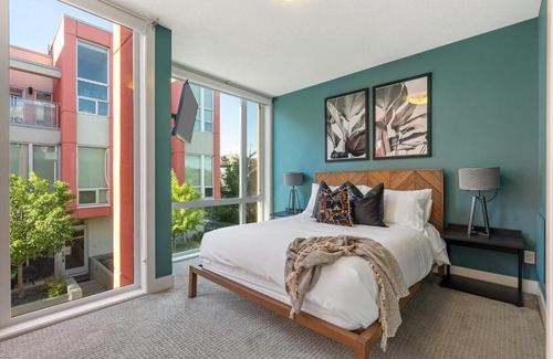 Marda Loop House | Stylish Retreat with Private Rooftop in Marda Loop