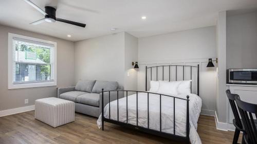 Hillsboro West End Apartment | The Nomad 48-Person Hillsboro Village Retreat Studio 1BR Spaces