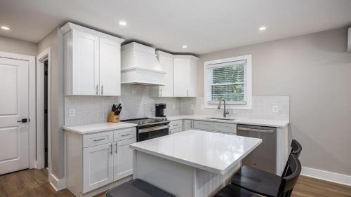 Hillsboro West End Apartment | The Nomad 48-Person Hillsboro Village Retreat Studio 1BR Spaces