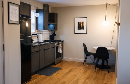 Chambersburg Cottage | The Nomad - Tiny Home at Mane + Co. with King Bed